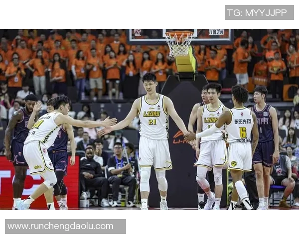 赛后分析广州足球队与成都足球队的团队配合与战术执行情况 赛后分析广州足球队与成都足球队的团队配合与战术执行情况