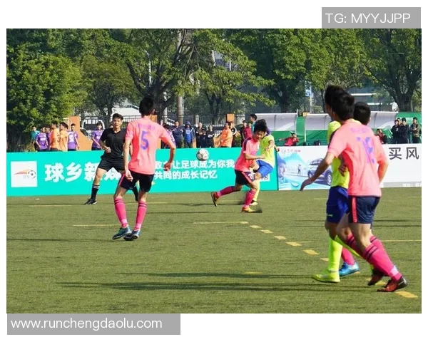 足球明星们齐聚一堂共享荣耀时刻的精彩合照展示 足球明星们齐聚一堂共享荣耀时刻的精彩合照展示