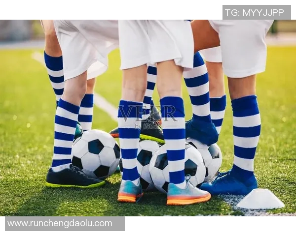 足球明星大腿直径揭秘你不知道的运动员身体秘密与训练效果分析 足球明星大腿直径揭秘你不知道的运动员身体秘密与训练效果分析