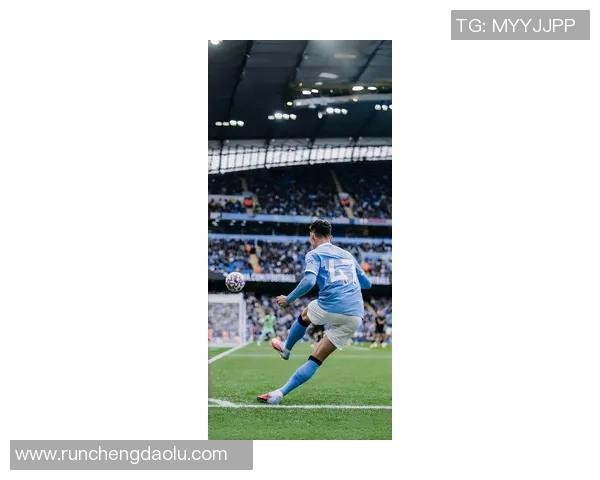 足球明星哈登在绿茵场上的精彩瞬间与独特魅力展现 足球明星哈登在绿茵场上的精彩瞬间与独特魅力展现