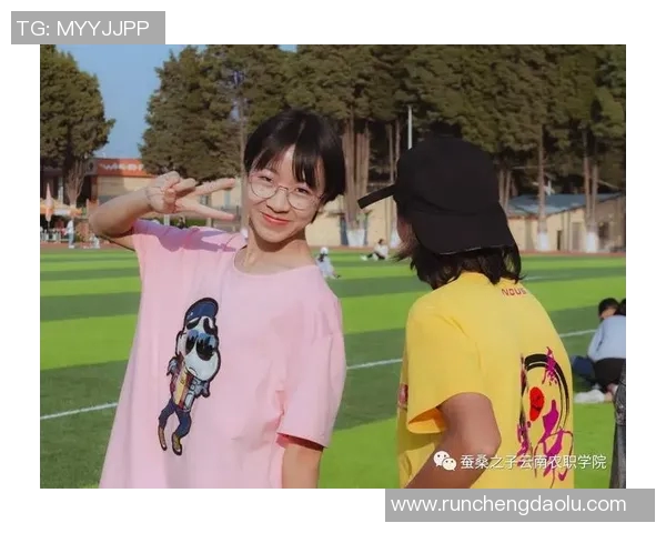 足球明星小萌妹的成长之路与梦想追逐的精彩故事 足球明星小萌妹的成长之路与梦想追逐的精彩故事