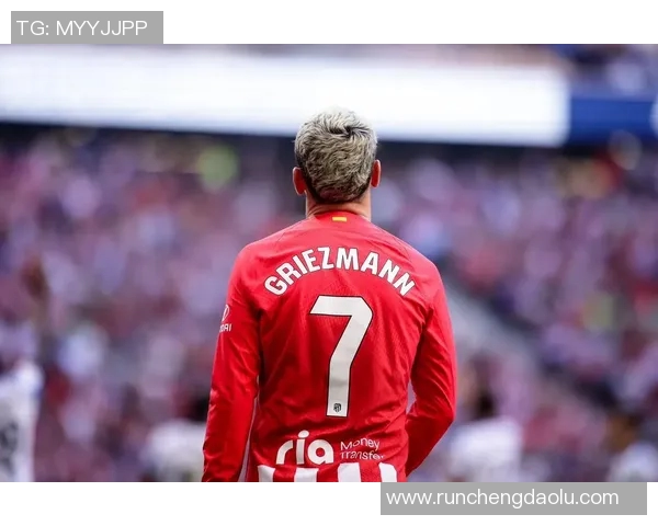 足球明星背影高清图展现运动魅力与个性风采的完美结合 足球明星背影高清图展现运动魅力与个性风采的完美结合